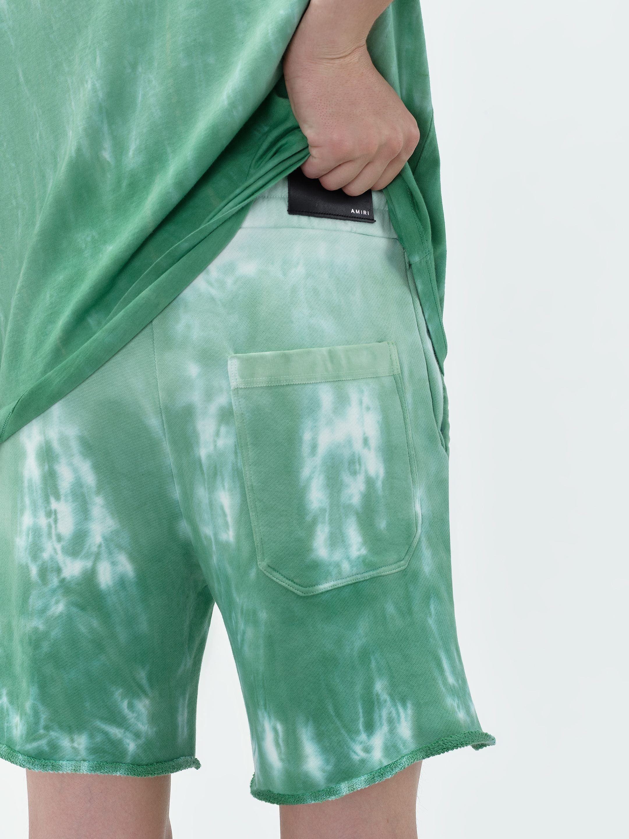 Amiri o1s1wg110425 Ma Logo Dip Dye Sweatshort in Green Size US 30 / EU 46 - 8 Thumbnail
