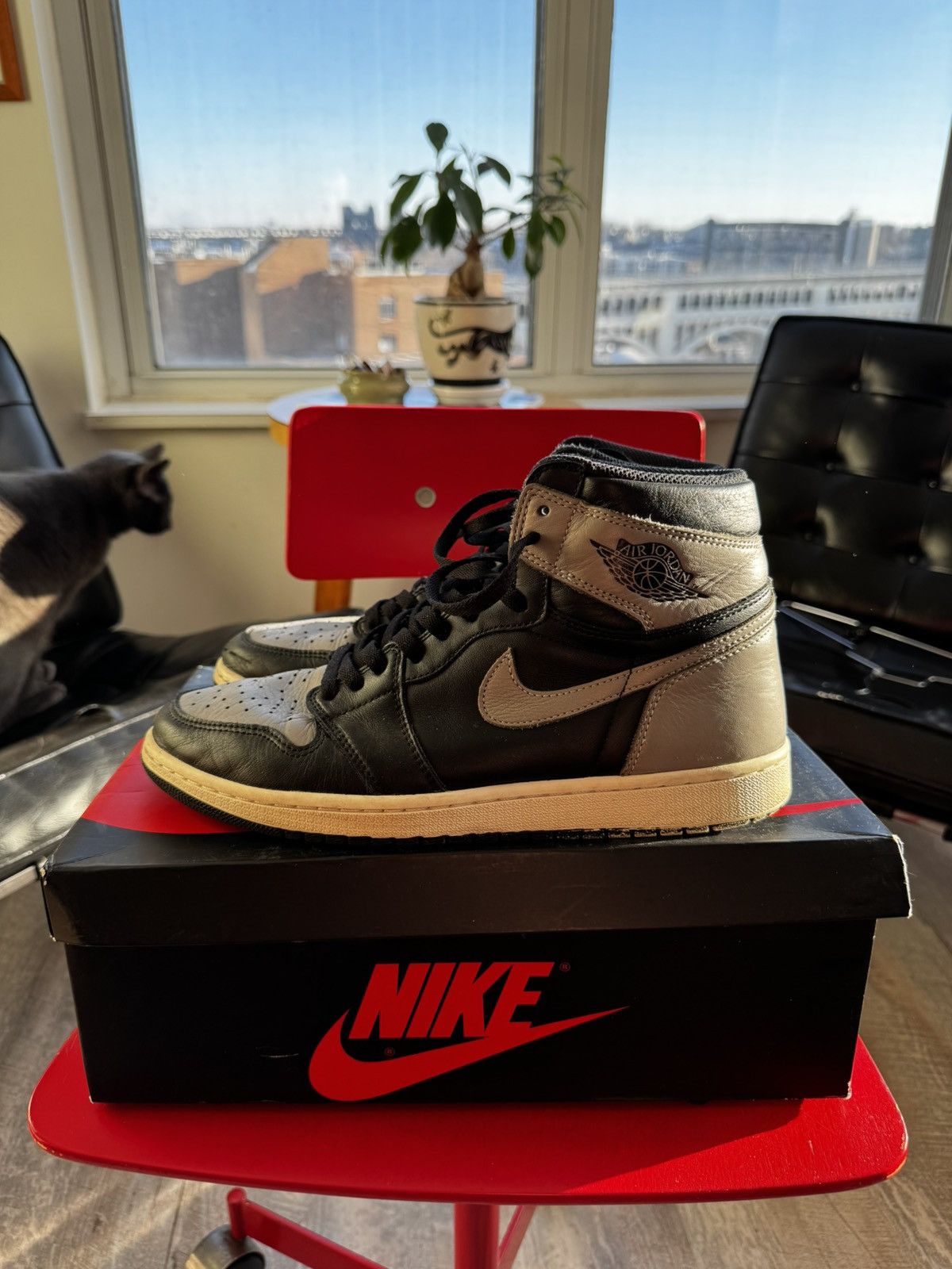 Nike Nike Air Jordan 1 Retro High OG 'Shadow' 2018 Size US 10.5 / EU 43-44 - 1 Thumbnail