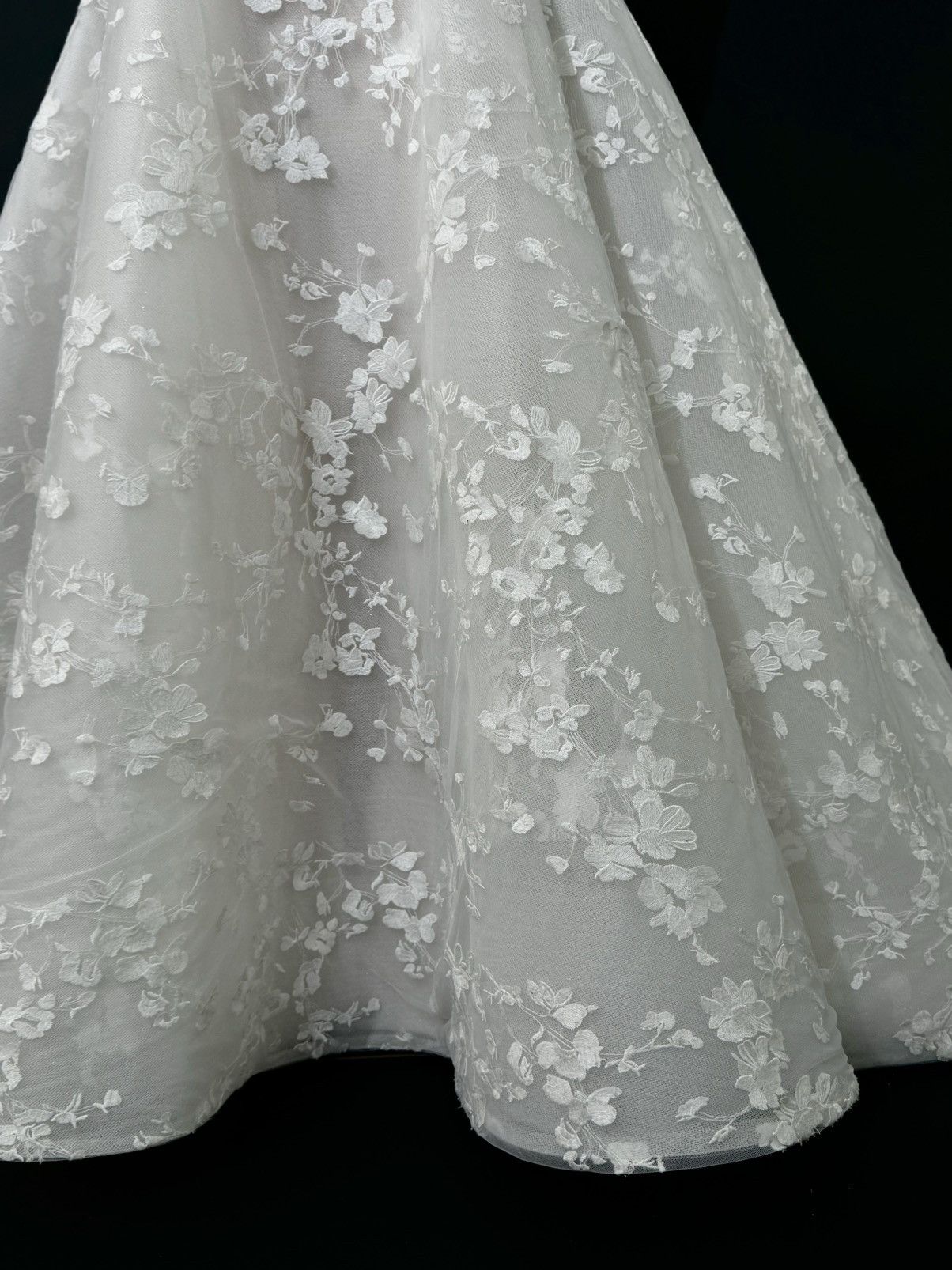 Other Preloved US 6 Anna Augusta Embroidery lace Bridal Gown Size M / US 6-8 / IT 42-44 - 5 Thumbnail