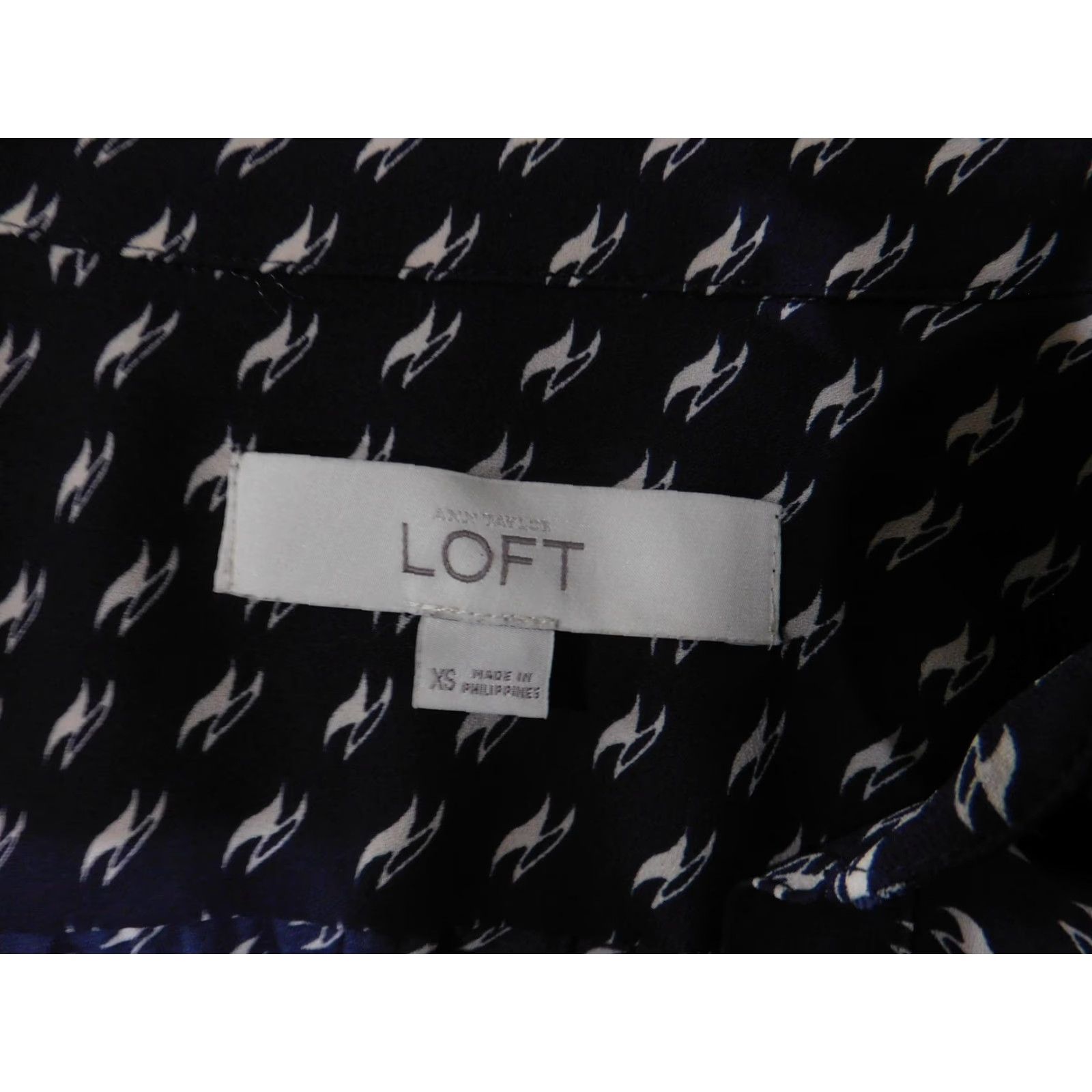 Loft VINTAGE LOFT Button-Up Shirt Womens XS Blue Geometric Print Long Sleeve Polyester Basic Size XS / US 0-2 / IT 36-38 - 4 Thumbnail