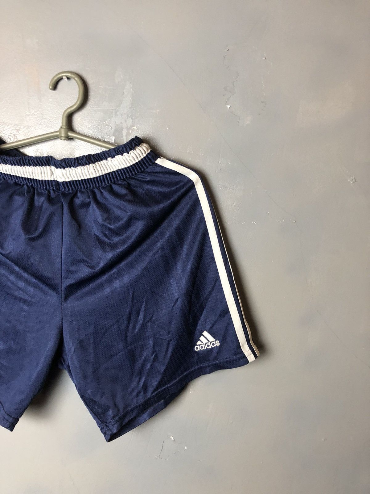 Adidas × Vintage Vintage men’s short Adidas 1999s Size US 32 / EU 48 - 2 Thumbnail