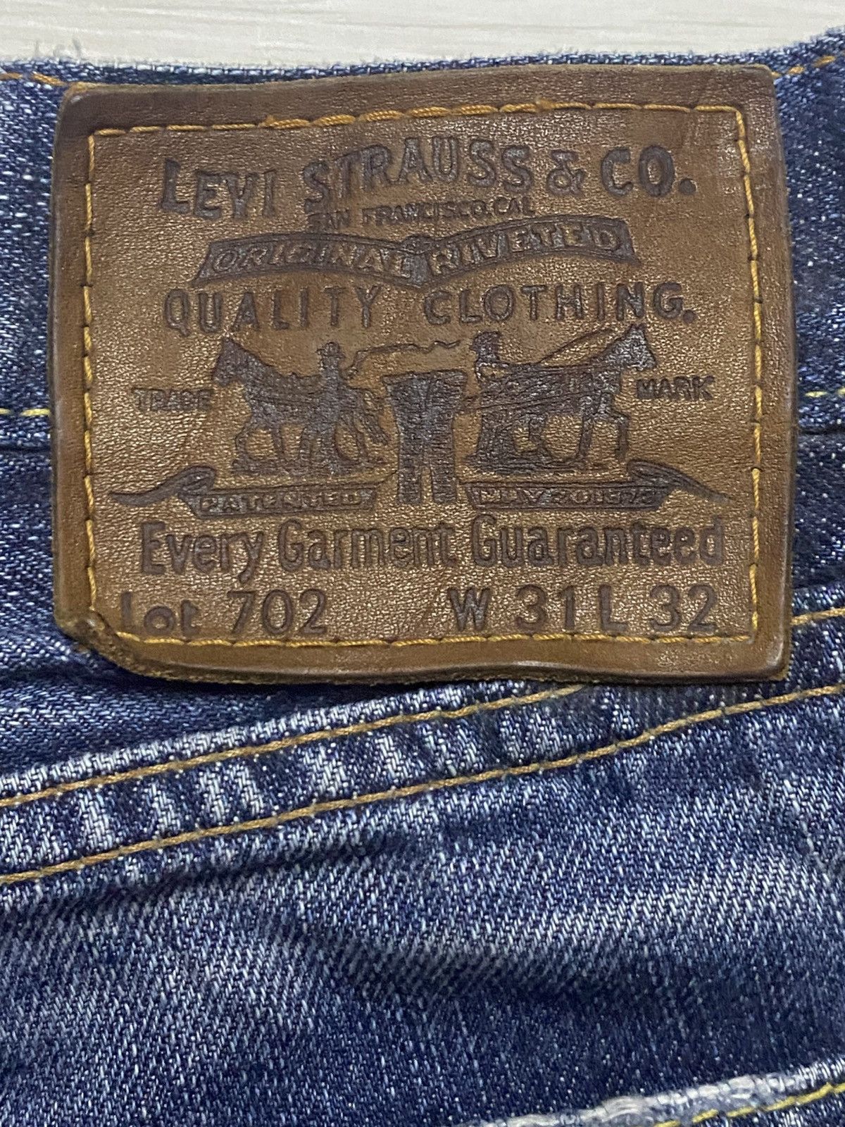 Levi's Vintage Levis 702 Blue Wash Distressed Loose Jeans Size US 31 - 12 Thumbnail