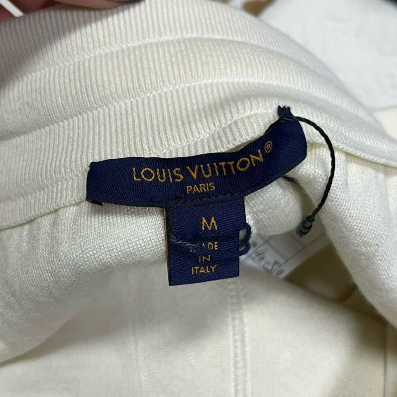 Louis Vuitton Louis Vuitton size m 24 Latest Ivory Logo Embossed Drawstri Size US 28 / EU 44 - 2 Thumbnail