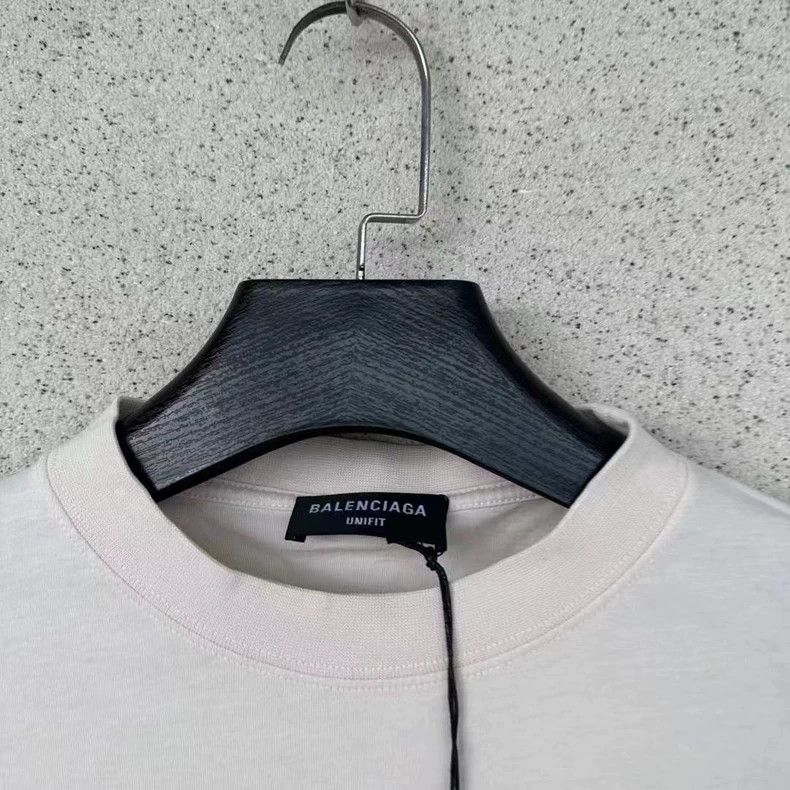 Balenciaga Balenciaga Short sleeves with small logo on the back short Size US XL / EU 56 / 4 - 2 Thumbnail