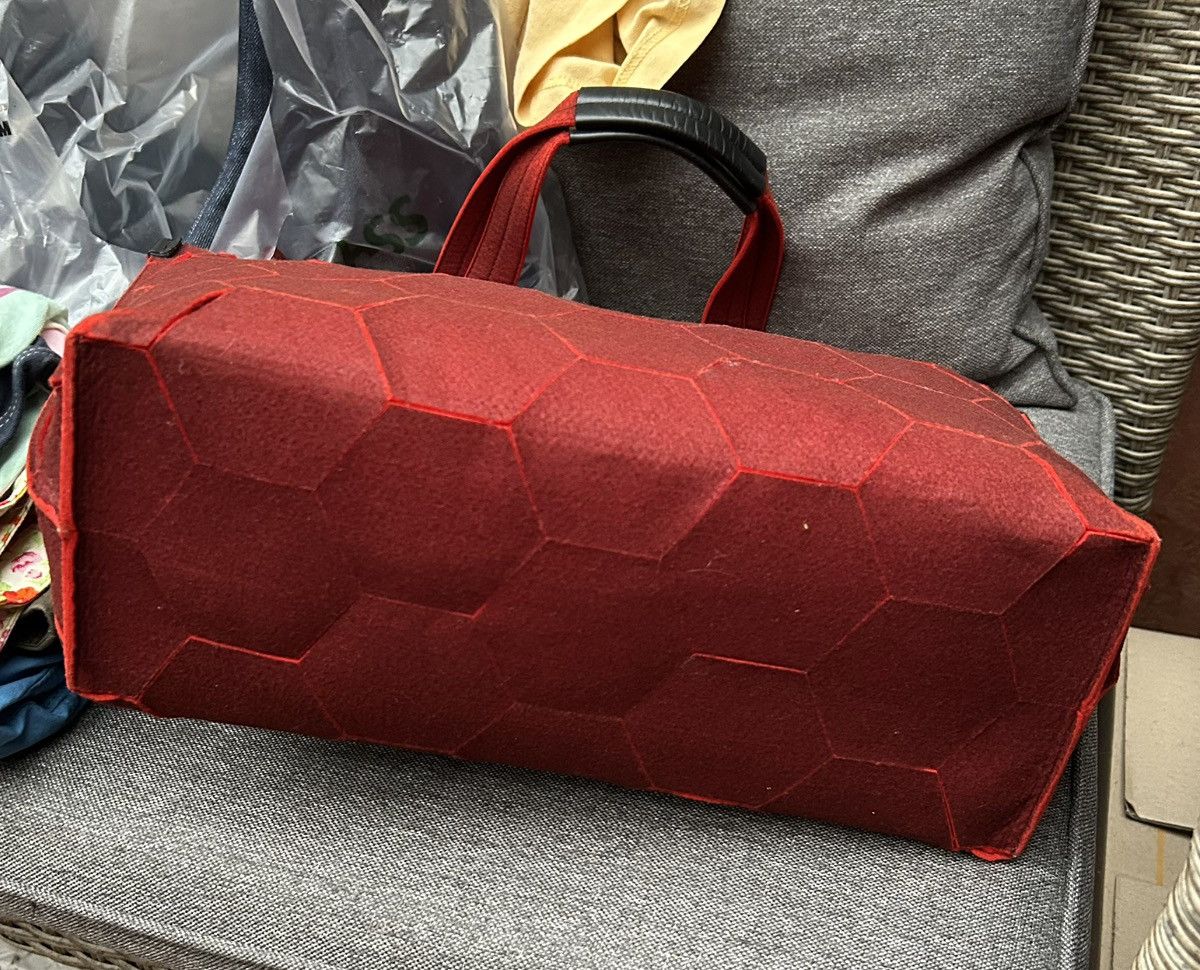 Issey Miyake × Japanese Brand × Pleats Please Issey Miyake Pleats Pleats by Issey Miyake Quilted Felt Tote Bag In Red Size ONE SIZE - 9 Thumbnail