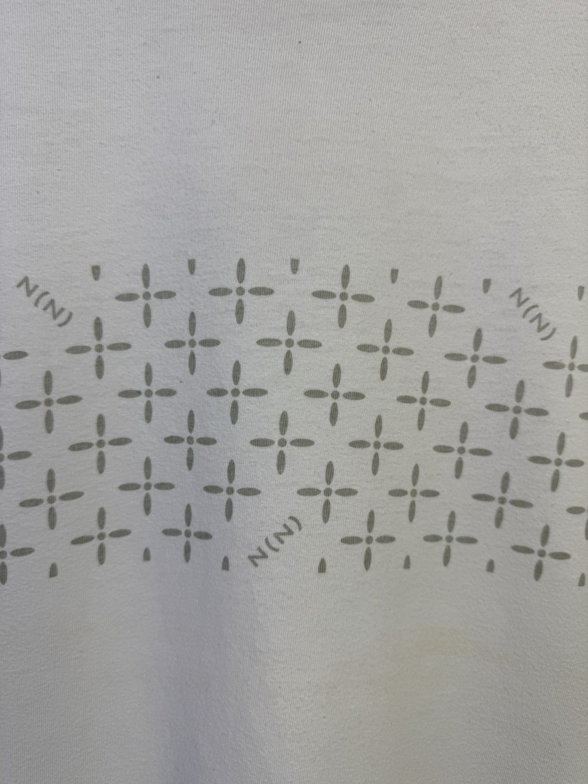 Number (N)ine Number (N)ine x Marlboro monogram t-shirt in white. Size US L / EU 52-54 / 3 - 4 Thumbnail