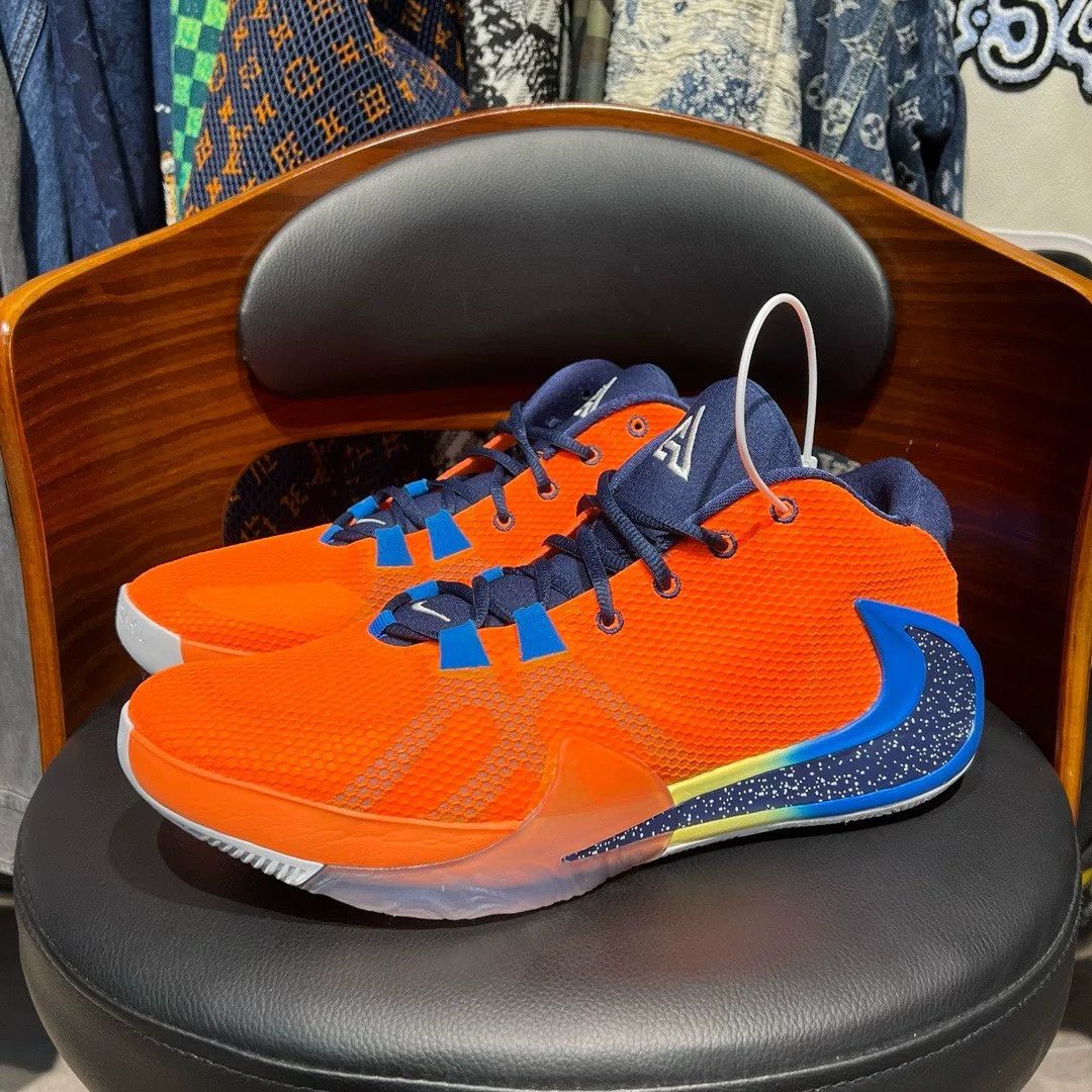 Nike Nike Orange Lowtop Sneakers 44.5 Men Size US 11 / EU 44 - 1 Thumbnail