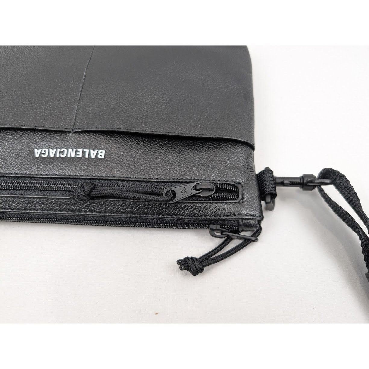 Balenciaga o1rshd1 Size: OS / Calf Grained Explore Crossbody Flat Pouch Size ONE SIZE - 10 Thumbnail