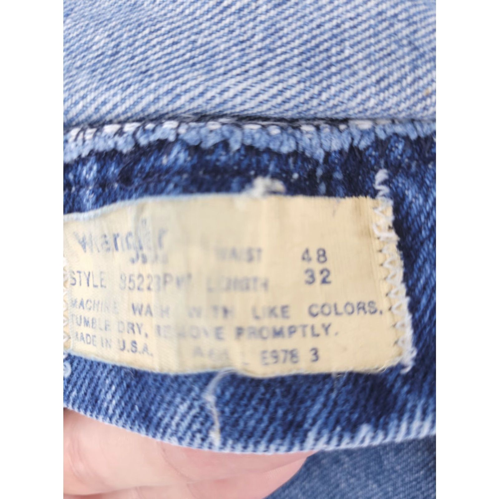 Wrangler VINTAGE Wrangler Jeans Mens 44x31 Blue USA Denim Relaxed Fit Straight Jeans Mens Blue USA 44x31 Size US 44 / EU 60 - 4 Thumbnail