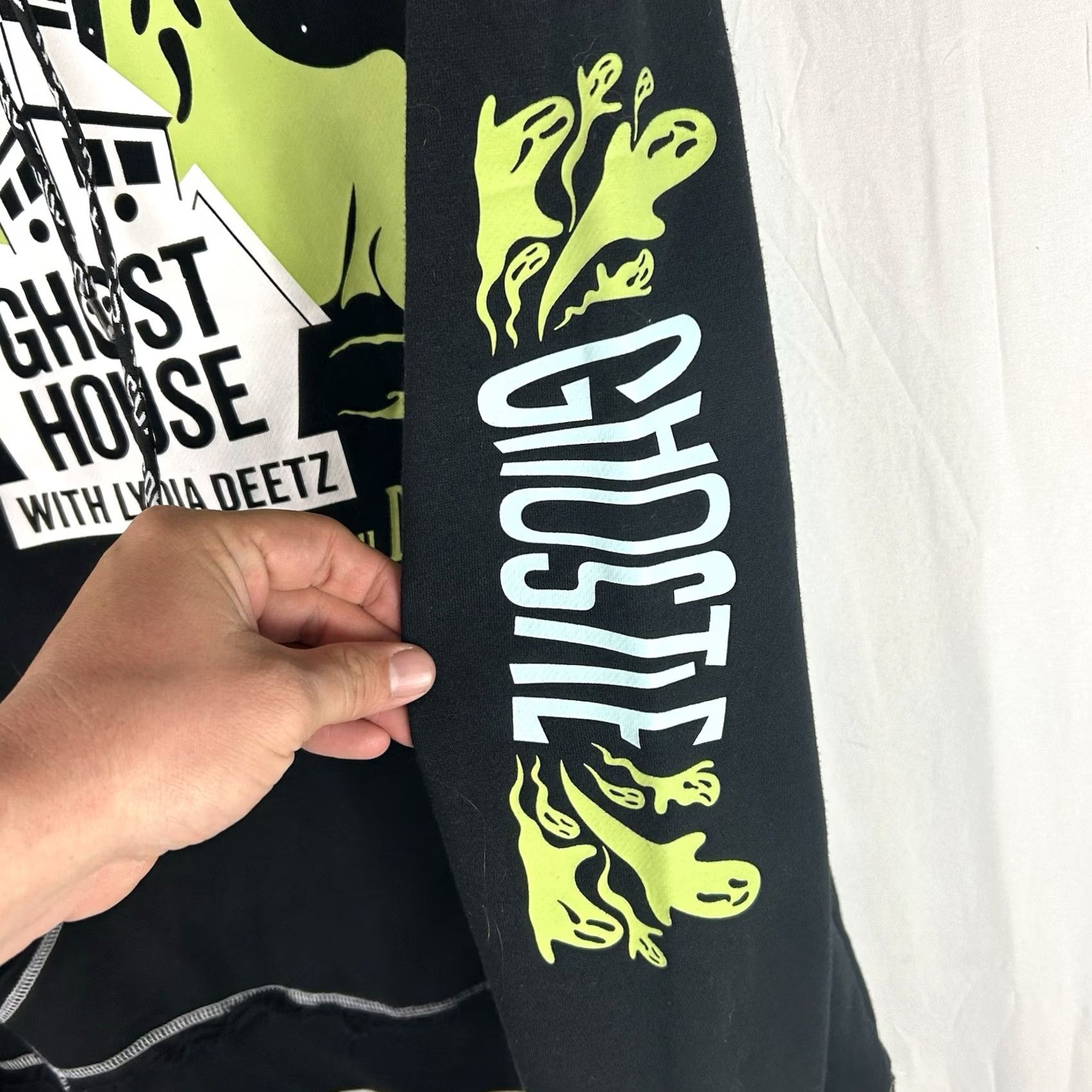 Hot Topic Hot Topic Beetlejuice Ghost House Lydia Deetz Ghostie Hoodie Size M Black Hooded Graphic Print Pullover 80s 90s Halloween Movie Men"} Size US M / EU 48-50 / 2 - 5 Thumbnail