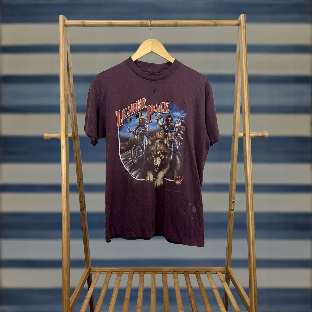 Vintage VTG 3D Emblem Leader Of The Pack Alpha Wolf Biker T-Shirt L Burgundy Mens Short Sleeve 50/50 Distressed Size US L / EU 52-54 / 3 - 1 Thumbnail