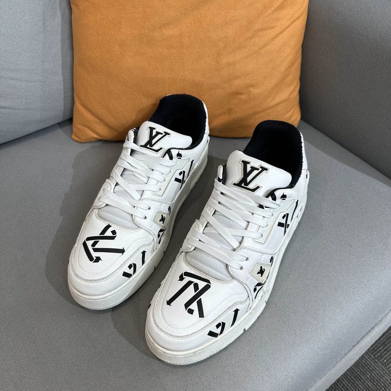 Louis Vuitton Louis Vuitton Trainer Sneakers for Men 0079 Size US 10.5 / EU 43-44 - 1 Thumbnail