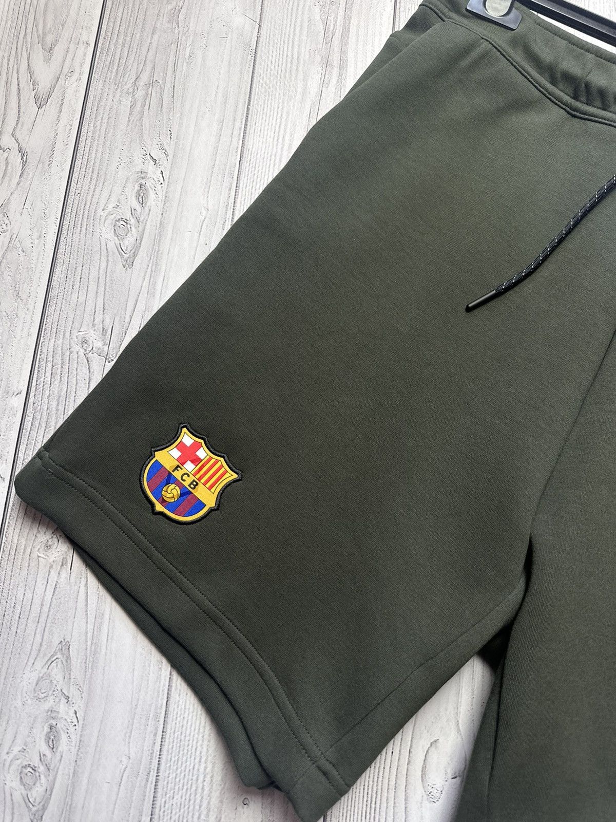 Nike Nike tech fleece x Barcelona Soccer shorts rare size L Khaki Size US 34 / EU 50 - 3 Thumbnail