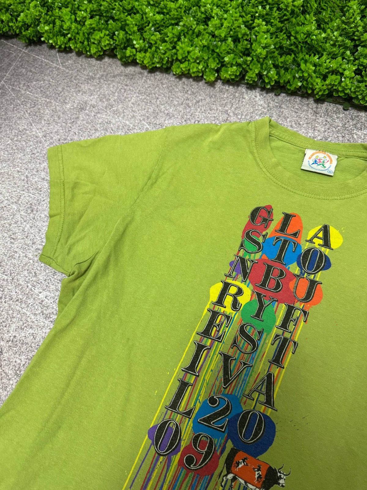 Band Tees Vintage 2009 Glastonbury Festival Shirt Rock Music Band y2k Size US M / EU 48-50 / 2 - 10 Thumbnail