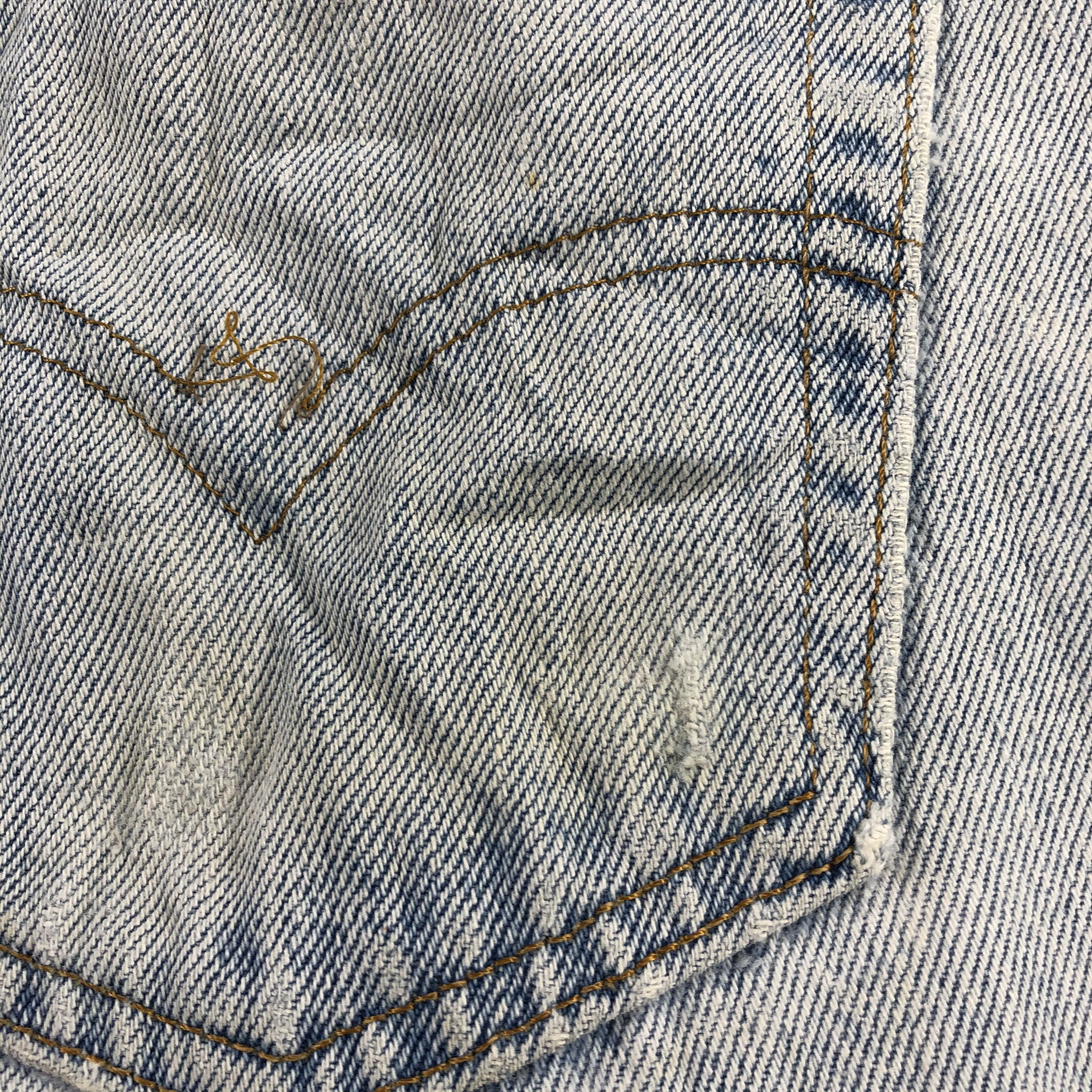 Levi's Vintage 90s Levis 550 Jeans Light Wash Denim KJ929 Size US 32 / EU 48 - 8 Thumbnail