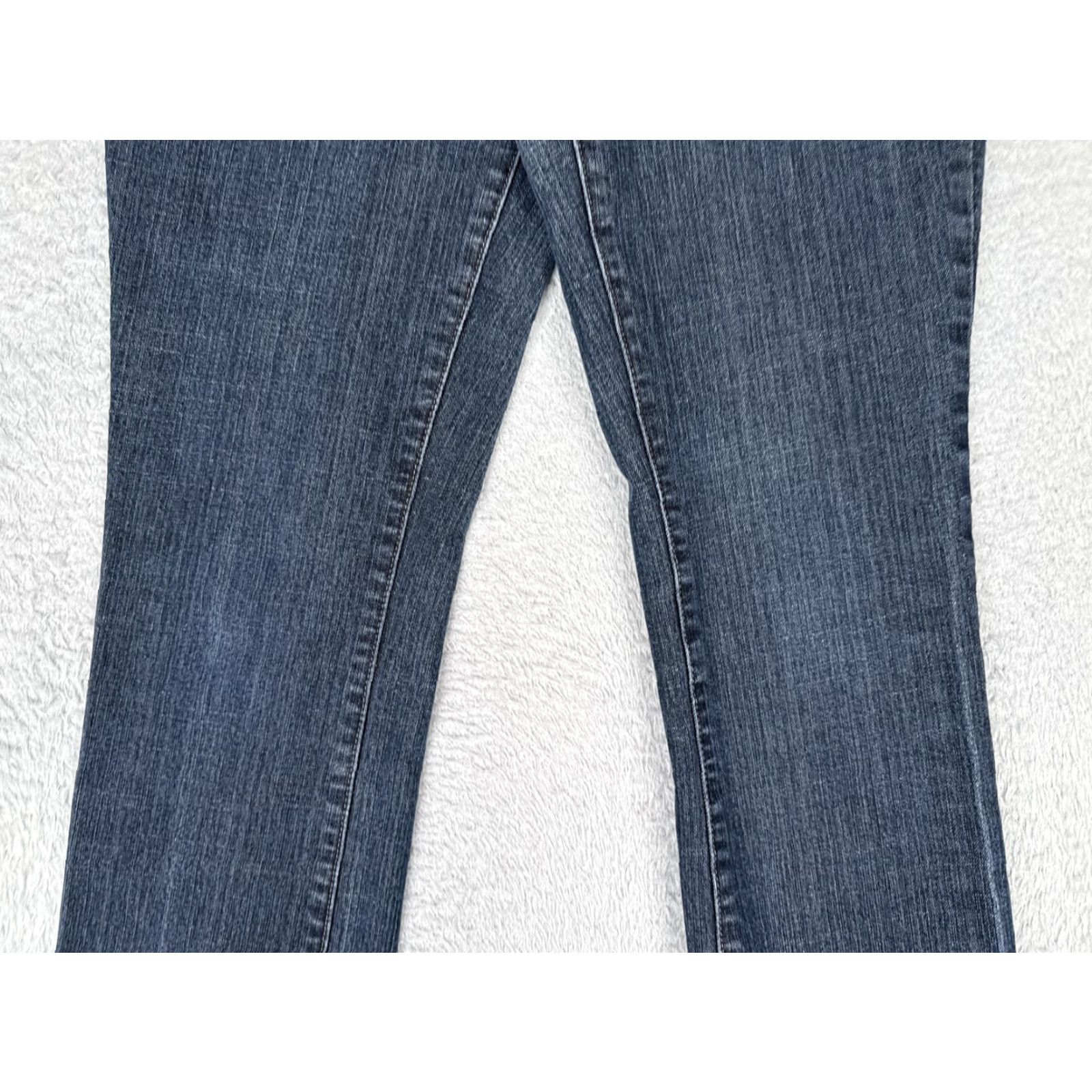 Vintage St. John's Bay Jeans Womens Petite 6S Blue Wash Bootcut Denim 26x29 Jeans Womens Petite 6S Blue Wash Bootcut Denim 26x29 Size 28" / US 6 / IT 42 - 3 Thumbnail