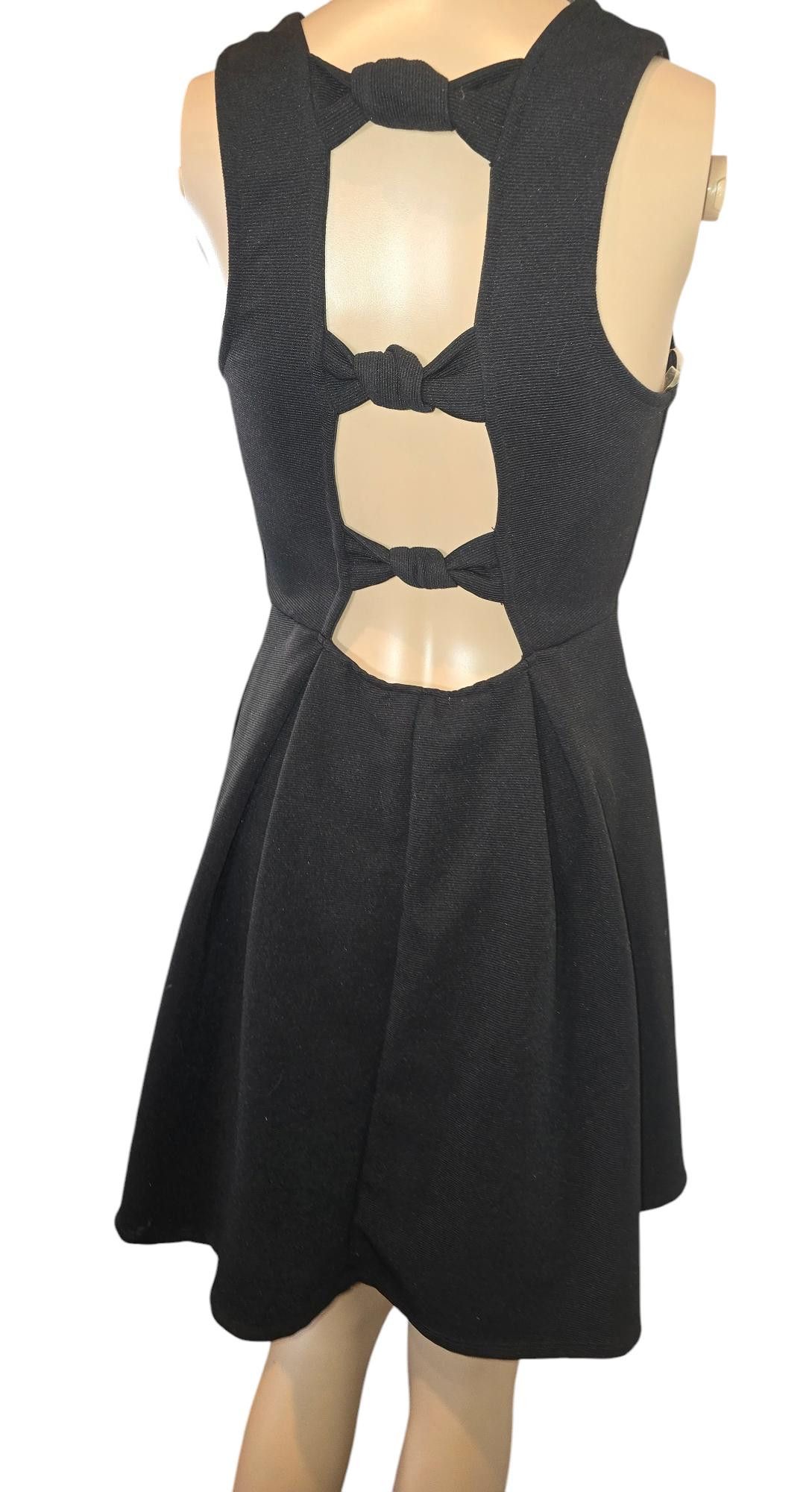 Designer Charlotte Russe Black V-Neck Dress - Size M Size M / US 6-8 / IT 42-44 - 2 Thumbnail