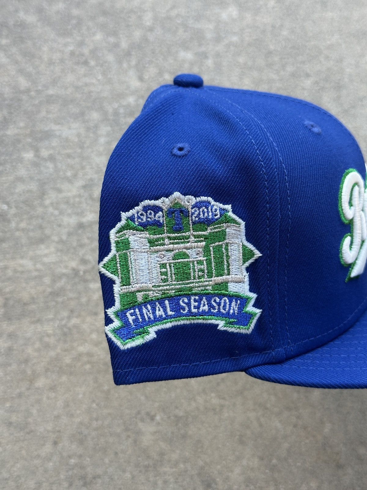 MLB × New Era Texas Rangers Two Tone Script Fitted Hat 7 1/4 95 North NBA Size ONE SIZE - 2 Thumbnail