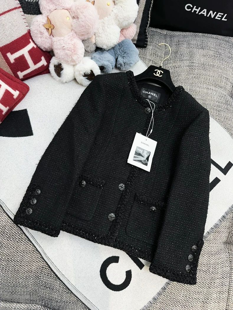 Chanel Chanel 25s black glitter classic round-neck braided jacket Size XS / US 0-2 / IT 36-38 - 1 Thumbnail