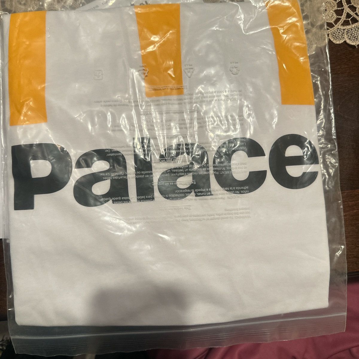 Palace White mcdonald’s place medium shirt Size US M / EU 48-50 / 2 - 2 Thumbnail