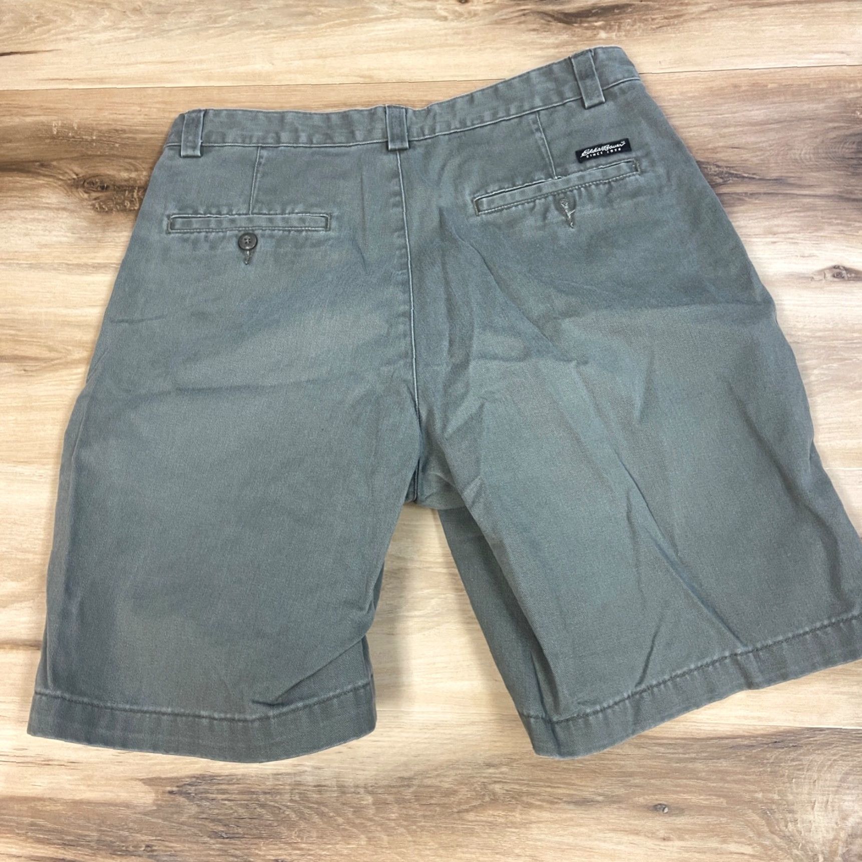 Eddie Bauer Eddie Bauer Shorts Mens 33 Gray Pleated 9" Size US 33 - 6 Thumbnail