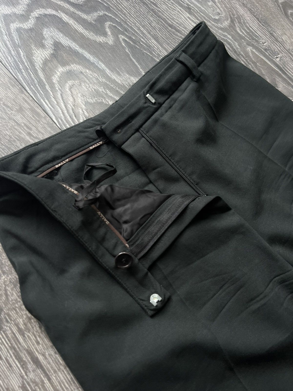 Bally Bally Trousers Luxury vintage Size 28" / US 6 / IT 42 - 2 Thumbnail