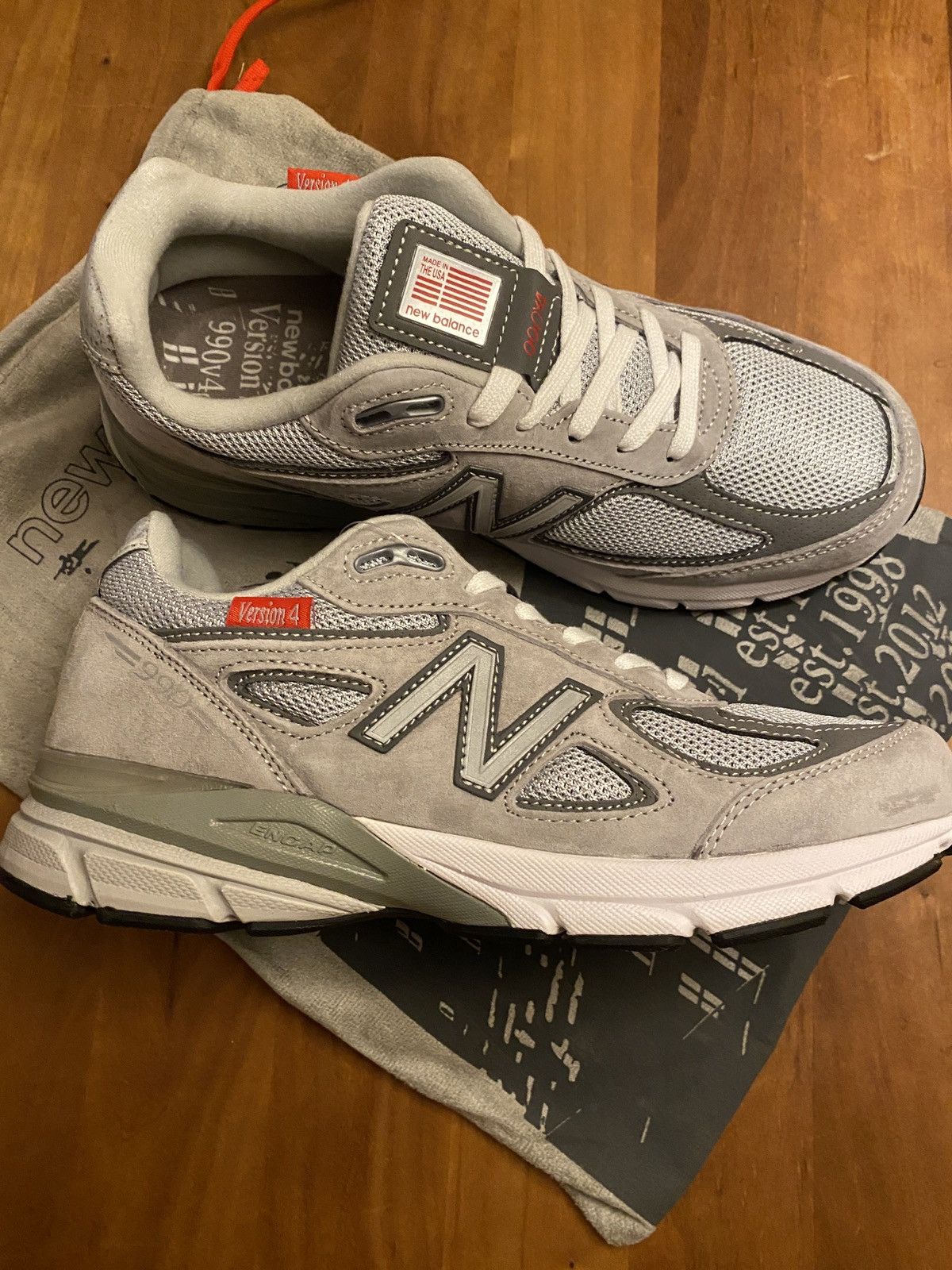 image of New Balance 990 V4 Shoes in Grey, Women's (Size 7)