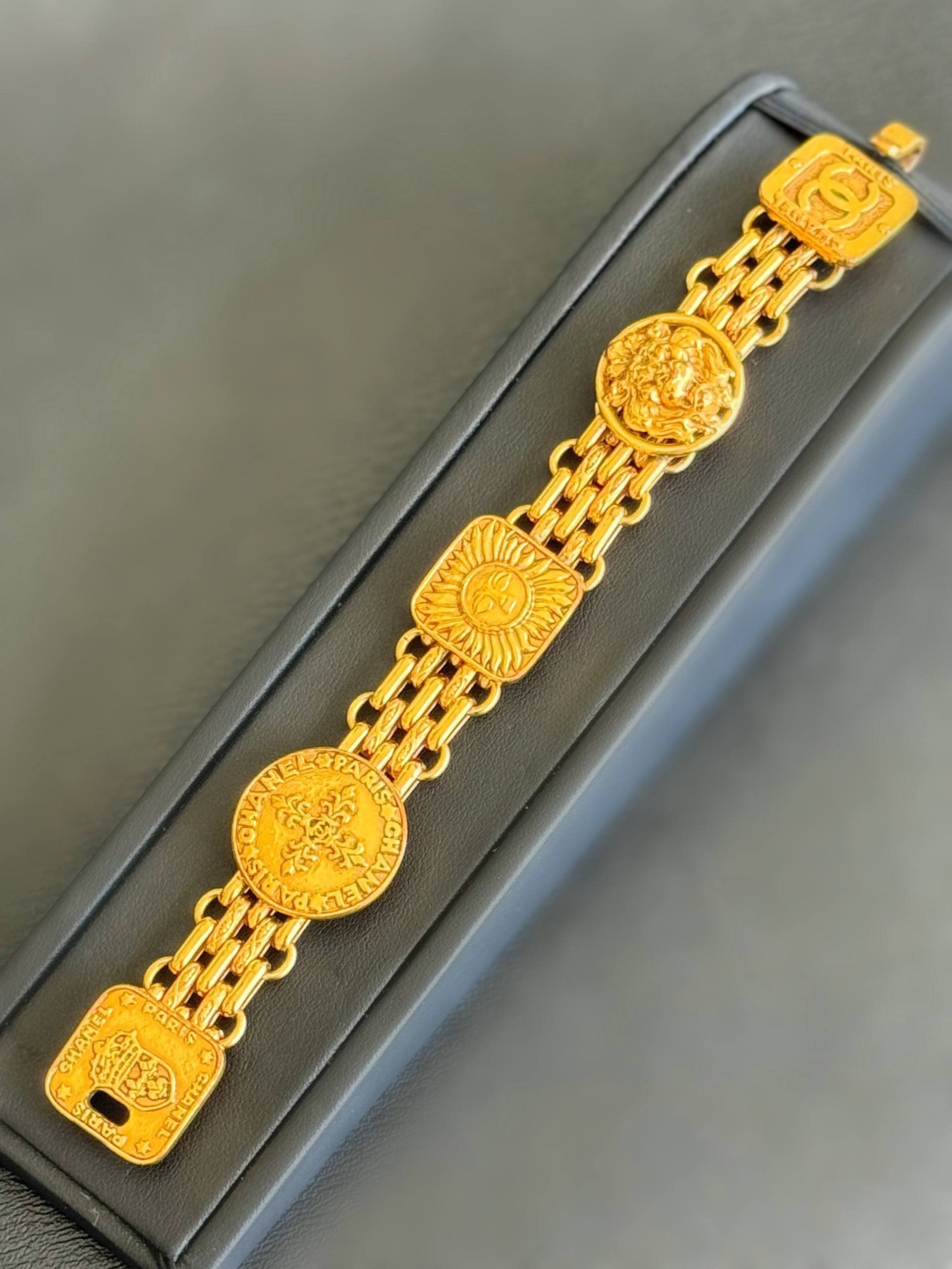 Chanel Chanel Sun & Crest Medallion Chain 7” Bracelet Gold Plated Size ONE SIZE - 2 Thumbnail