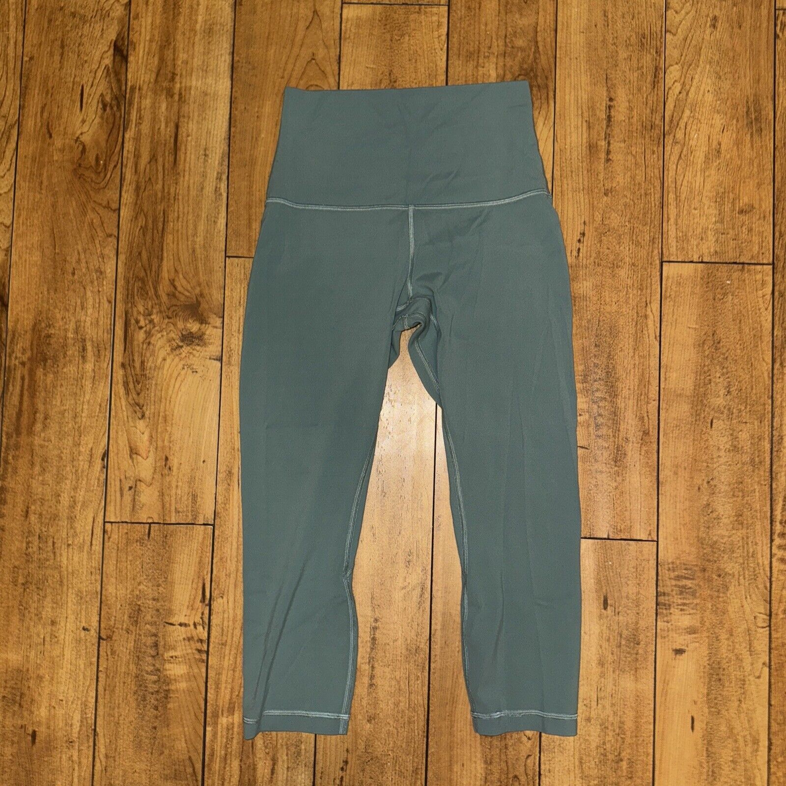 Lululemon Size 6 Lululemon Leggings Green Size 28" / US 6 / IT 42 - 1 Thumbnail