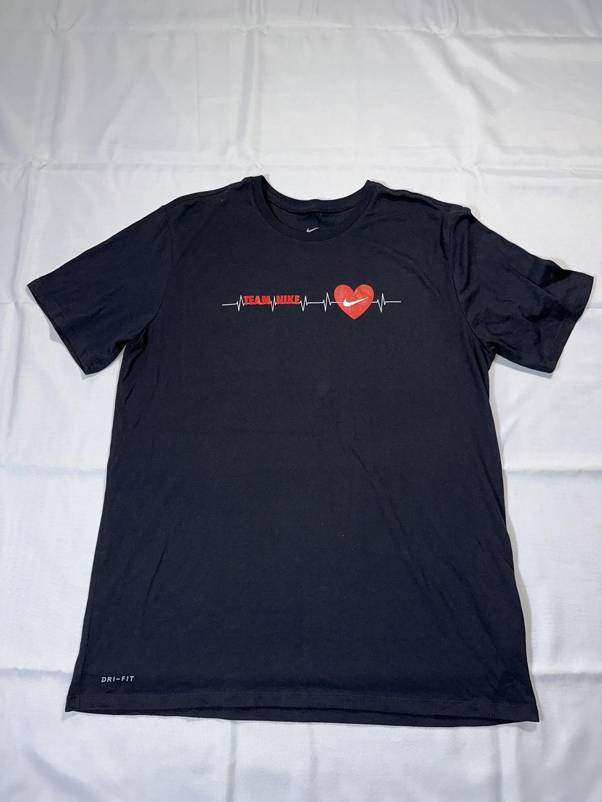 Nike Nike Men’s Heartbeat Cardiology Cardiologist Heart Graphic T-Shirt Sample Size US L / EU 52-54 / 3 - 1 Thumbnail