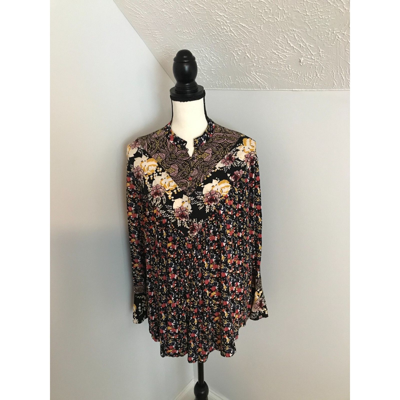 Free People Free People Wildflower Fields Henley Bohemian Tunic Size XS / US 0-2 / IT 36-38 - 1 Thumbnail