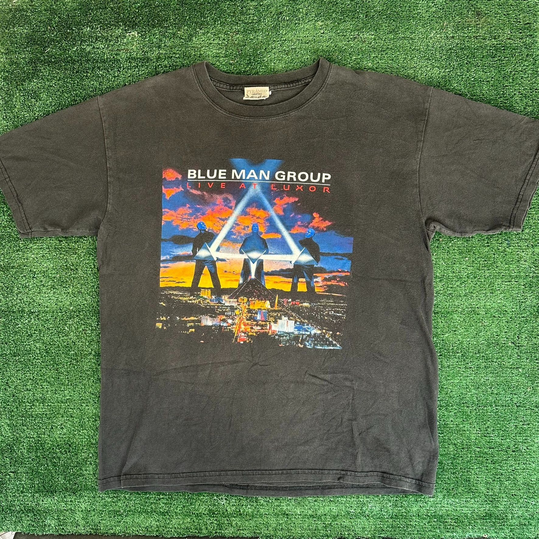 Vintage Vintage Y2K Blue Man Group Luxor Las Vegas T-Shirt Faded Bla Size US L / EU 52-54 / 3 - 1 Thumbnail