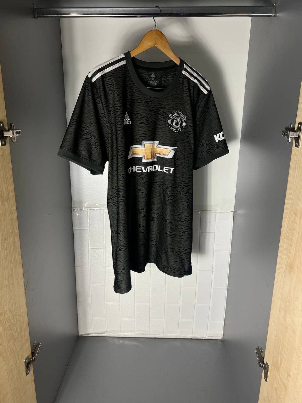 Vintage VERY RARE ADIDAS FC MANCHESTER UNITED ENGLAND SOCCER JERSEY Size US XL / EU 56 / 4 - 7 Thumbnail