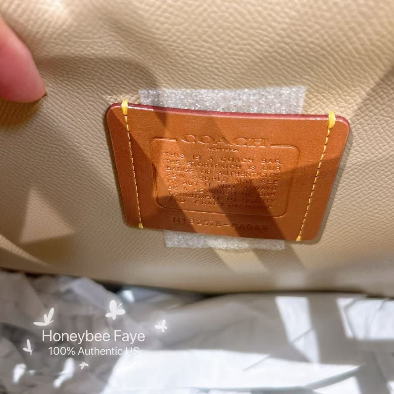 Coach NWT Coach Mollie Tote Bag With Strawberry Print CAQ65 Size ONE SIZE - 6 Thumbnail