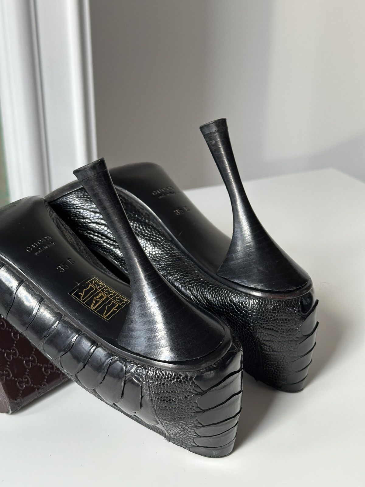 Gucci Gucci by Tom Ford Alligator Leather Black Pointed Toe Heels Size US 5.5 / IT 35.5 - 15 Thumbnail