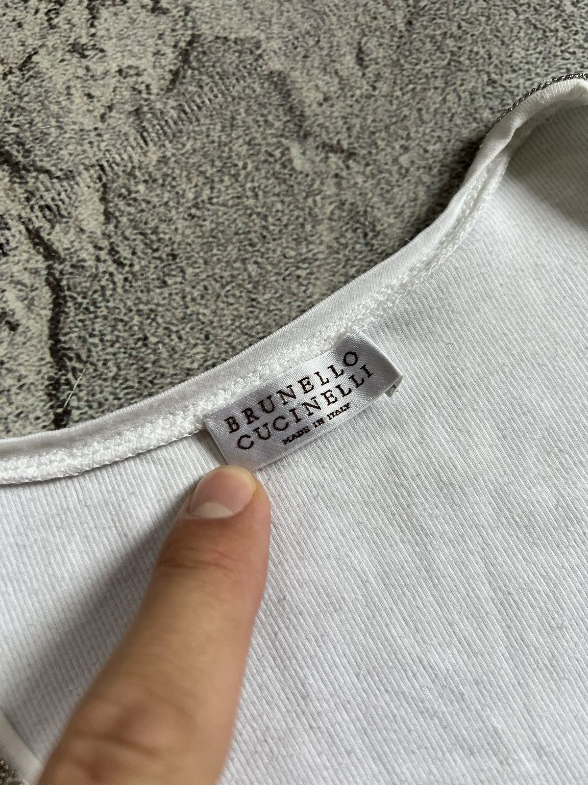 Brunello Cucinelli Brunello Cuccinelli White T Shirt Sz XS Silver Chain Trim Size XS / US 0-2 / IT 36-38 - 4 Thumbnail