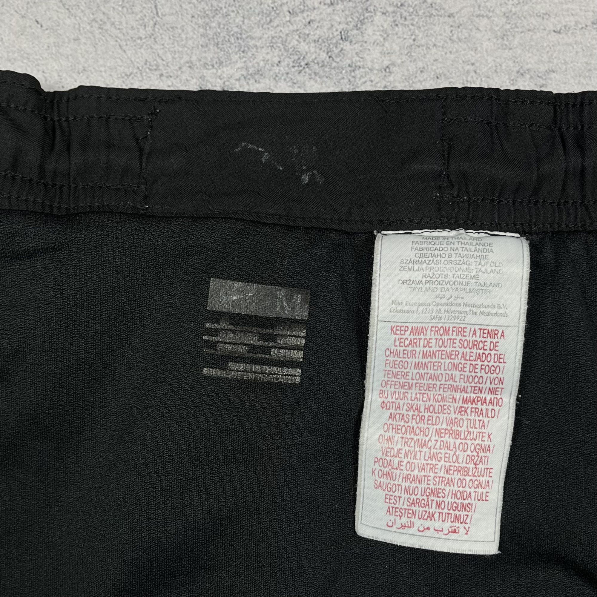Nike Nike Manchester United Away Soccer Shorts 2009/2010 Size US 32 / EU 48 - 9 Thumbnail
