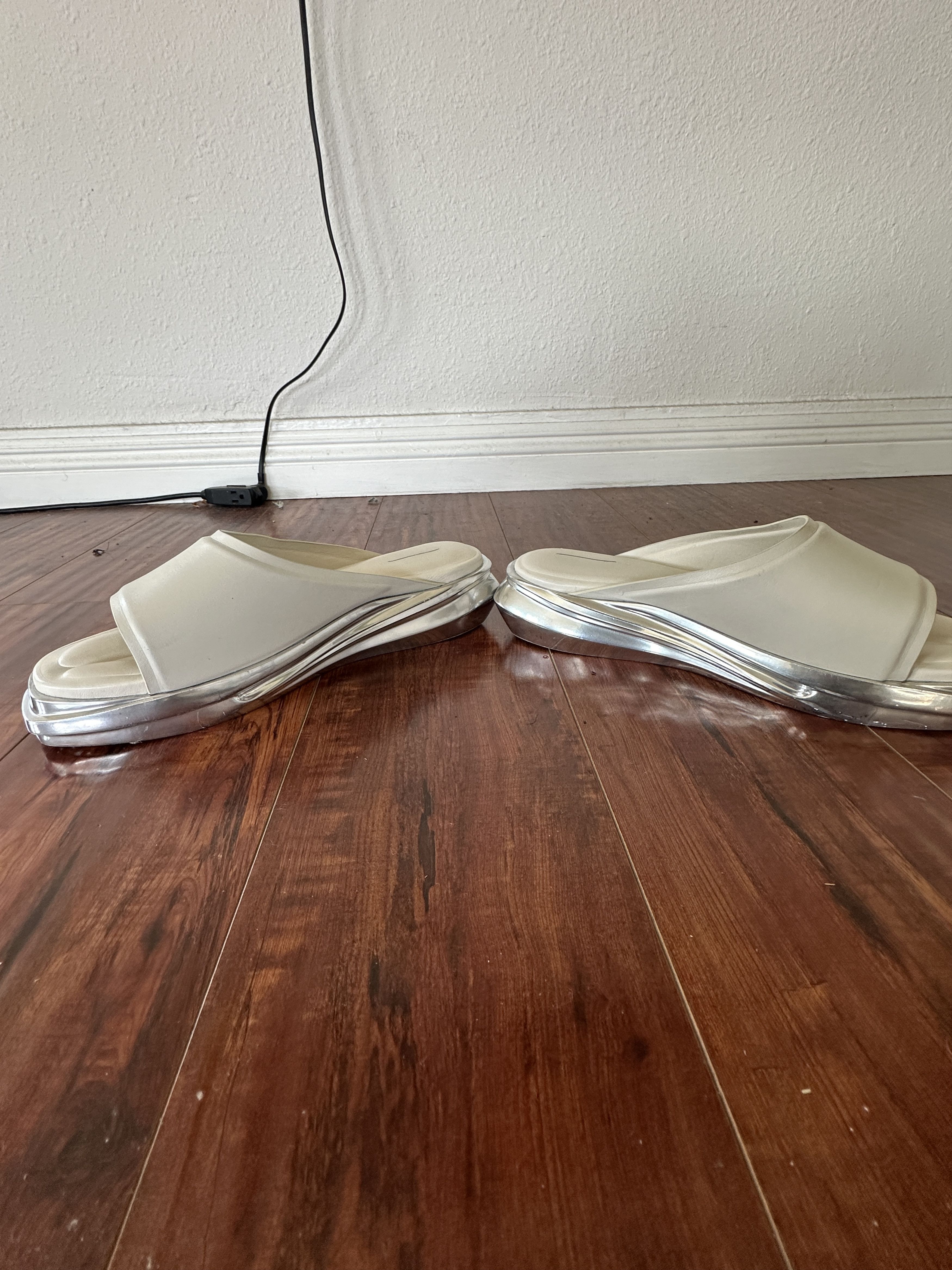 1017 ALYX 9SM 1017 ALYX 9SM Logo Slip-On Slides Silver Cream Men’s EU 44/U Size US 11 / EU 44 - 6 Thumbnail