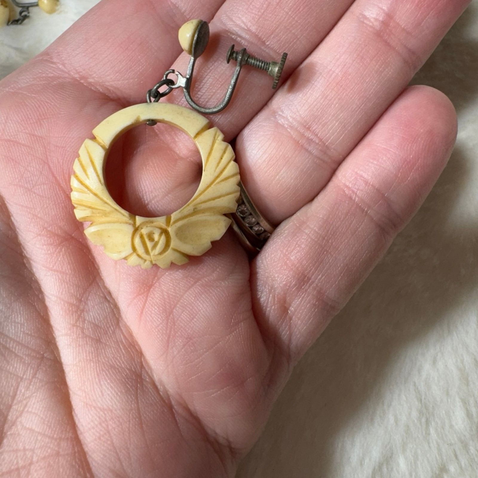 NBDN Nobrandedon VTG bone carved earrings Size ONE SIZE - 4 Thumbnail