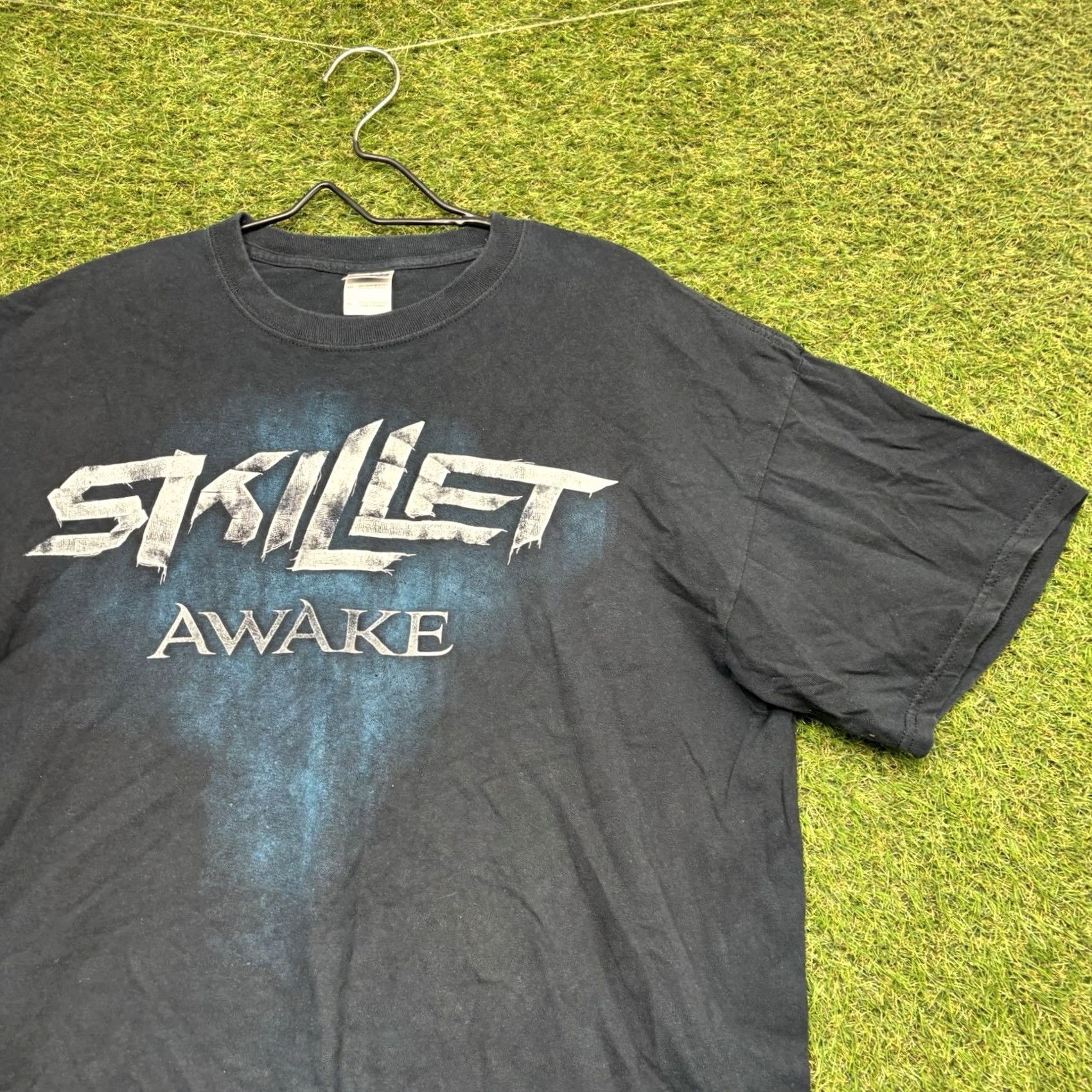 Gildan Skillet Awake Band Shirt Mens XL Graphic Tee Y2K Music Band Gildan Heavy Cotton Black Short Sleeve Crew Neck Size US XL / EU 56 / 4 - 3 Thumbnail