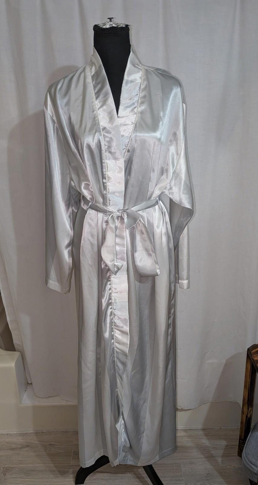 Oscar De La Renta VTG Y2K Oscar de la Renta Woman's White Striped Satin Robe M Size ONE SIZE - 1 Thumbnail