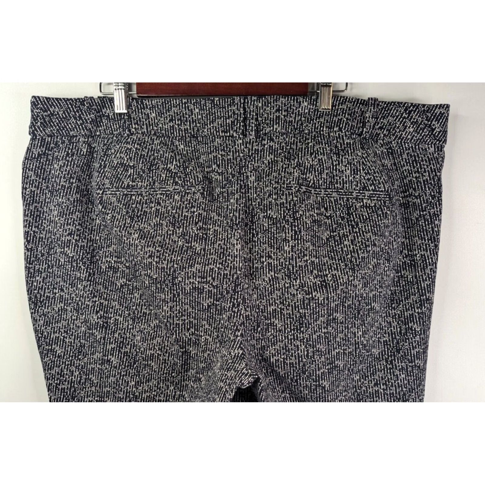 Vintage VINTAGE Lane Bryant Woman's The Allie Pant Cropped Navy 22 Plus Blue Summer Floral Straight Womens Size 40" / US 18 - 4 Thumbnail