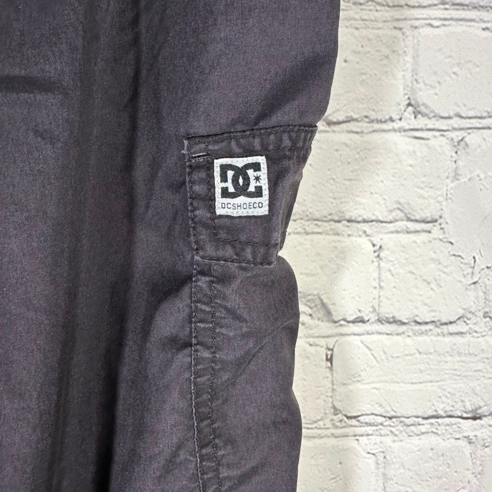 Vintage DC Shoes Mens Board Shorts Black Yellow Logo Cargo Pocket Swim Trunks 38 Size US 38 / EU 54 - 4 Thumbnail