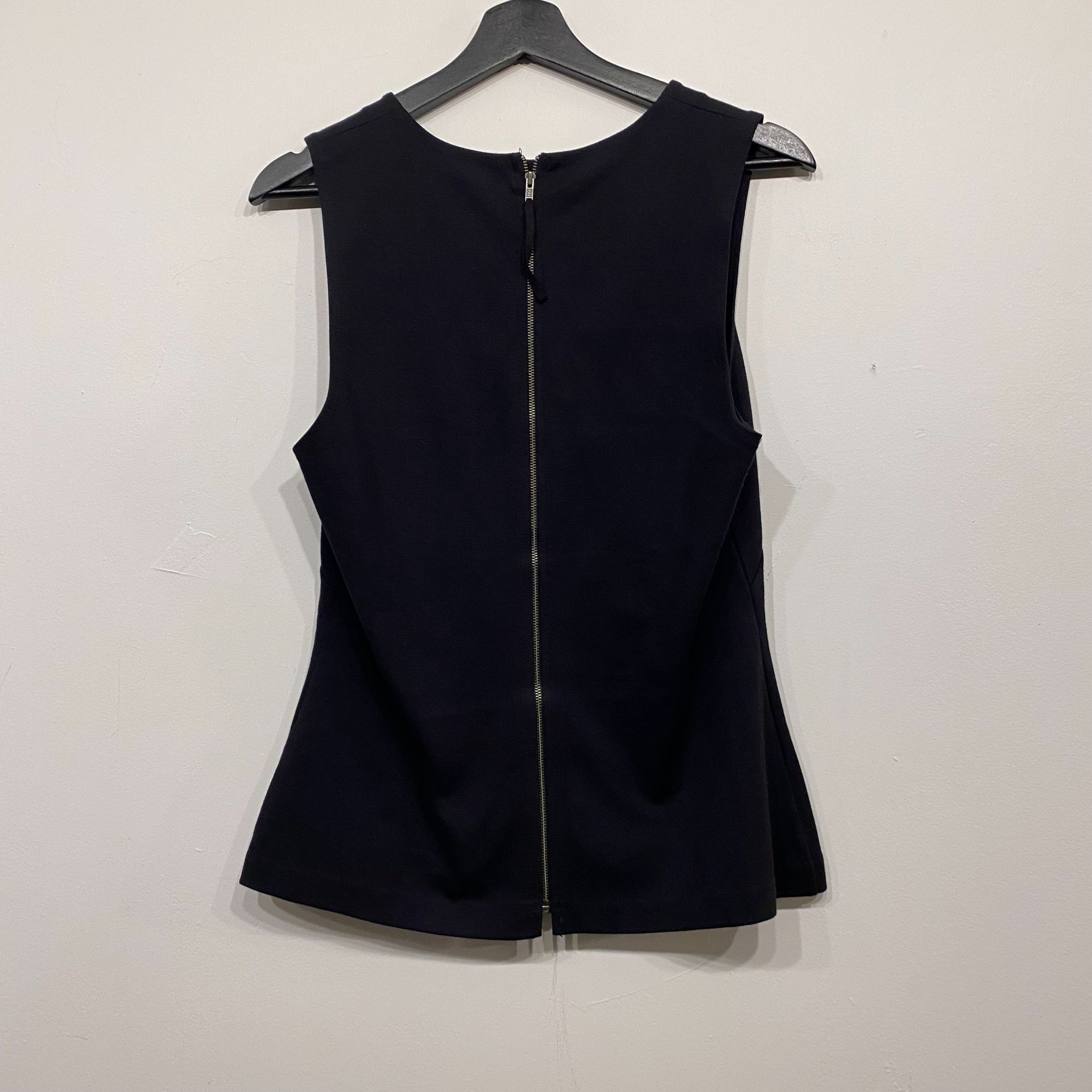 J.Crew J.Crew Structured V-Neck Shell Tank Top in Black Size Small Size S / US 4 / IT 40 - 2 Thumbnail