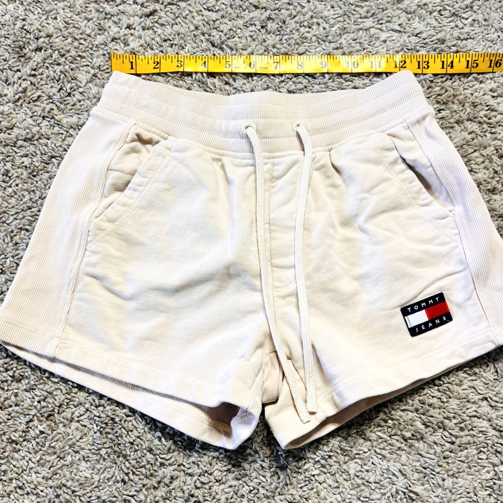 Tommy Hilfiger Tommy Hilfiger Beige Lounge Pajama Short with Pockets XS Ladies XS Lounge Pajama Short Beige Tommy Hilfiger Women Vintage-style Comfortwear Size 26" / US 2 / IT 38 - 2 Thumbnail