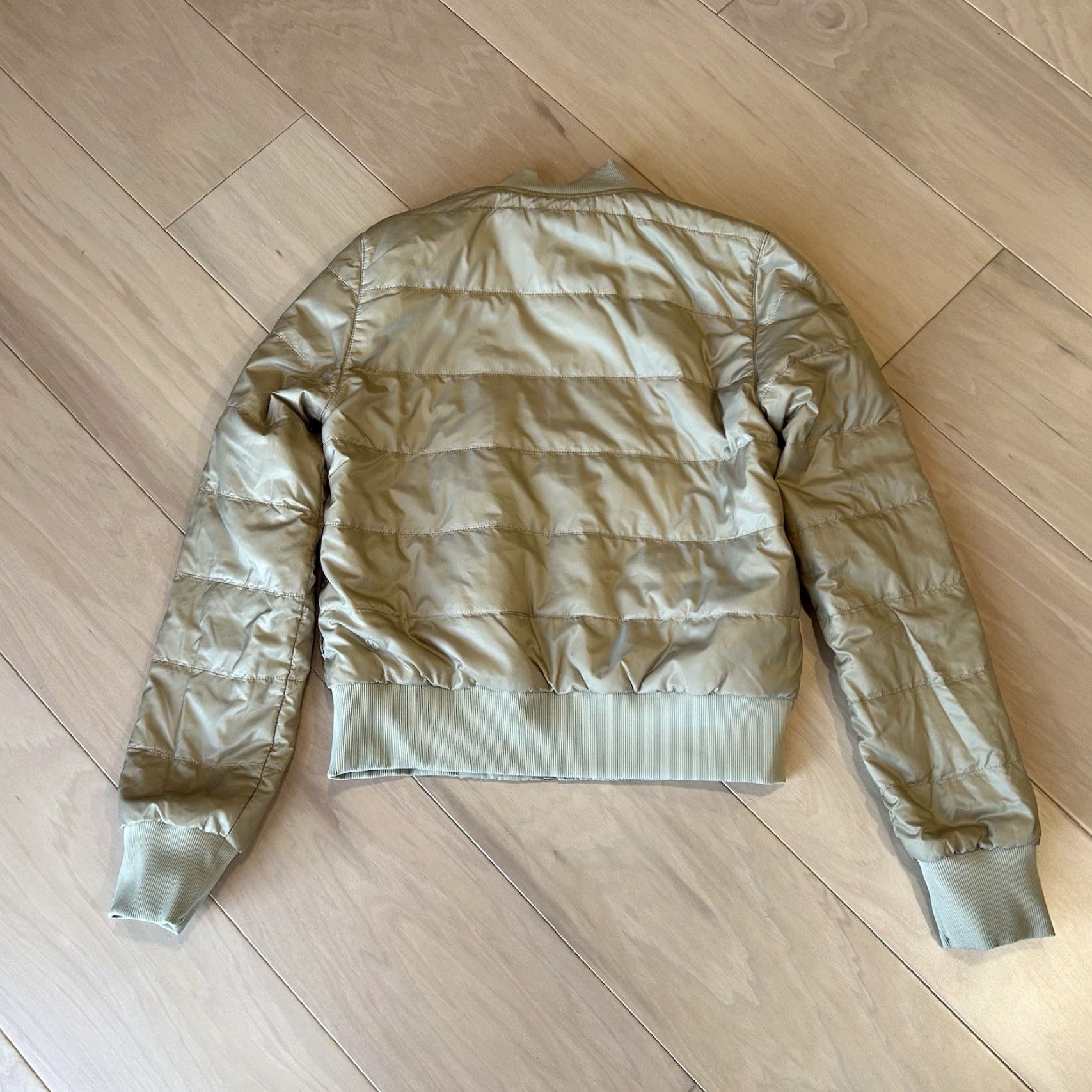 Lululemon VINTAGE Lululemon Non-Stop Bomber Jacket Reversible Quilted Women’s 4 Gold Short Jacket Womens Size S / US 4 / IT 40 - 3 Thumbnail