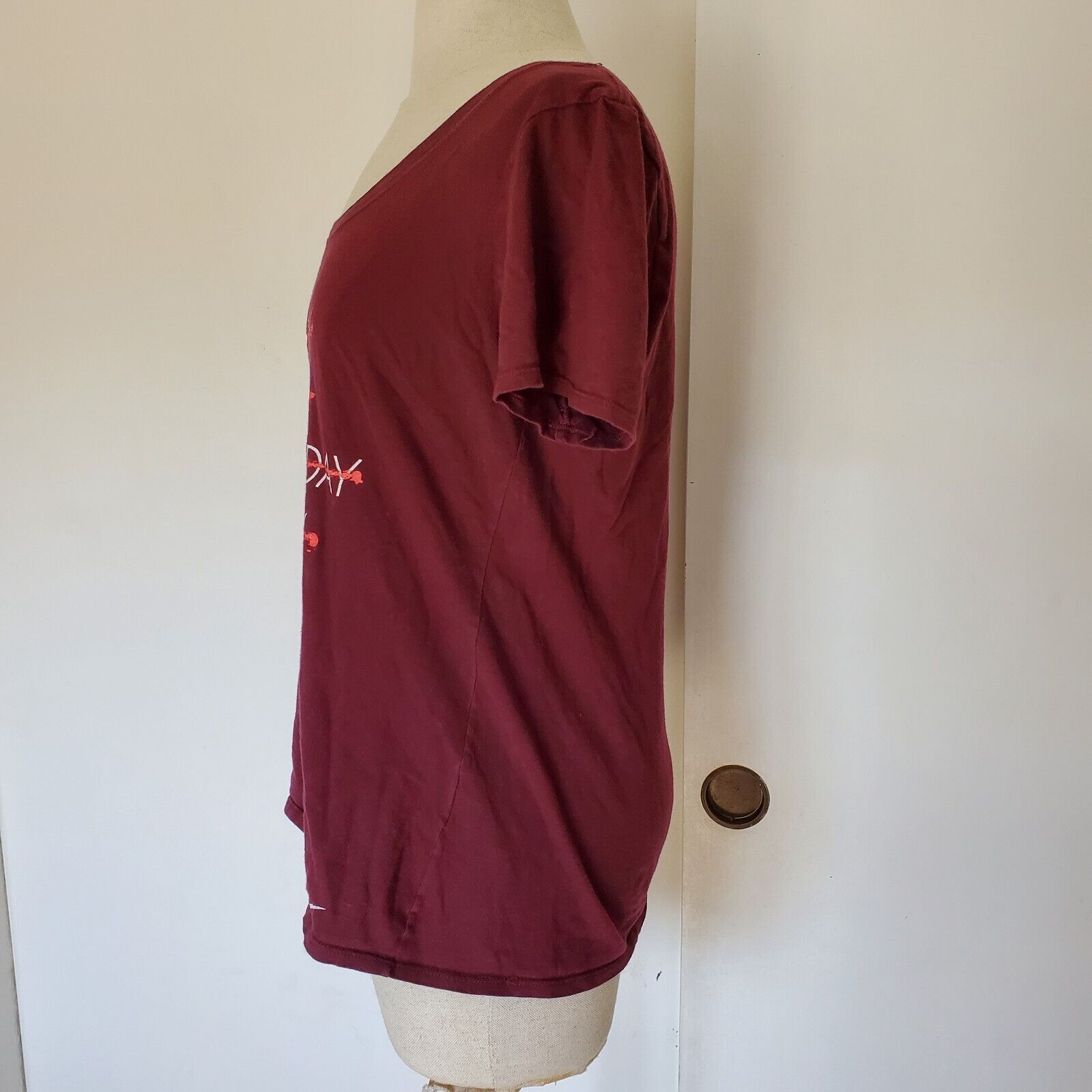 Nike The Nike Tee Shirt Women Small Athletic Cut T-Shirt Maroon Size S / US 4 / IT 40 - 9 Thumbnail