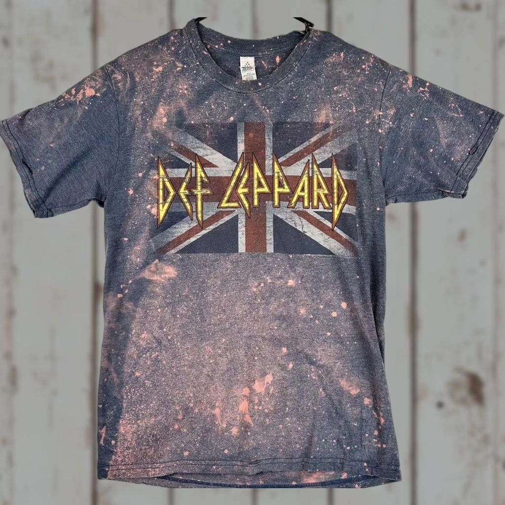 Vintage VINTAGE Def Leppard Shirt Mens M Union Jack Bleach Distressed Band 90s Gray Cotton Polyester Short Sleeve Crew Neck T-Shirt Rock Music Flag Mens Size US M / EU 48-50 / 2 - 1 Thumbnail