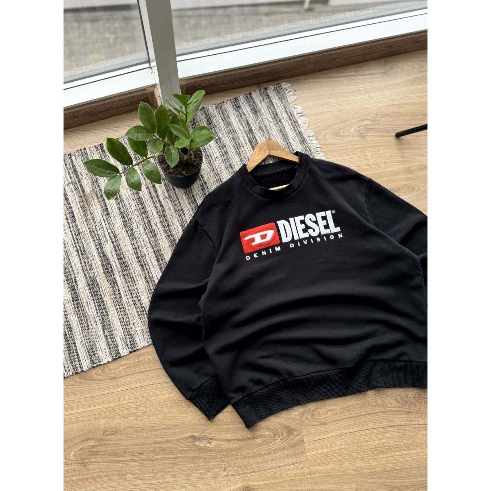 Diesel DIESEL Embroidered Big Logo Black Sweatshirt Men L Size Vintage Size US L / EU 52-54 / 3 - 4 Thumbnail