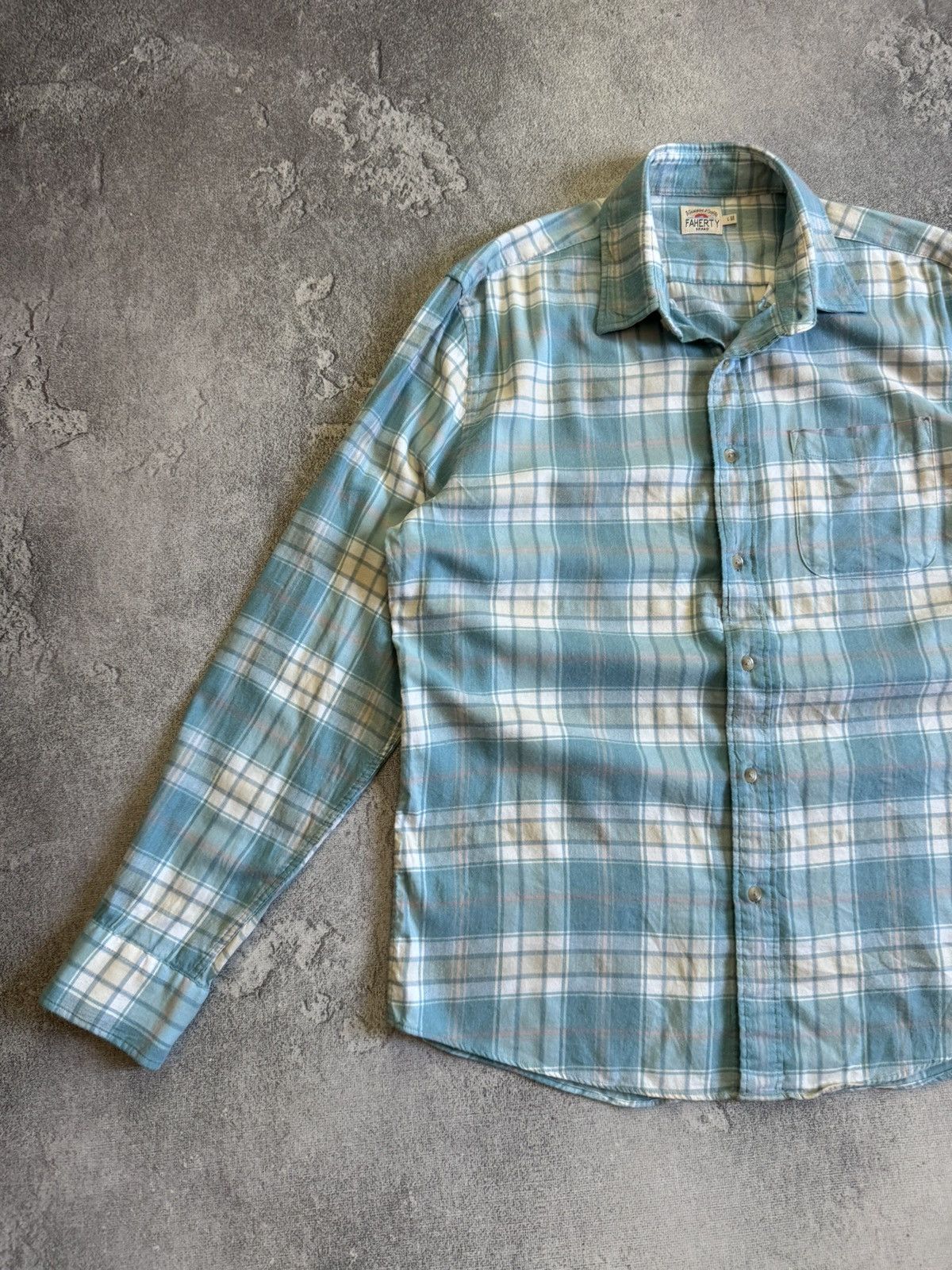 Faherty Faherty L/size flannel chekered plaid shirt 👔 button up Size US L / EU 52-54 / 3 - 9 Thumbnail